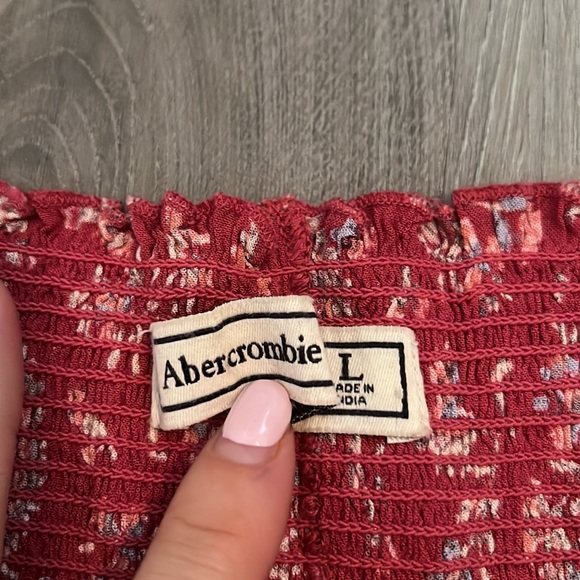 Abercrombie and Fitch top . Size L - Picture 3 of 7